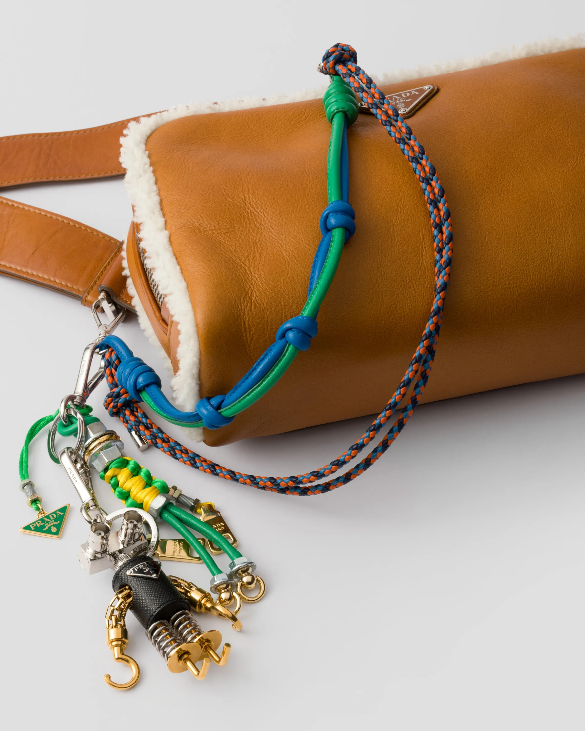 Uomo Prada Ciondolo da borsa Pop Strings in nappa e metallo