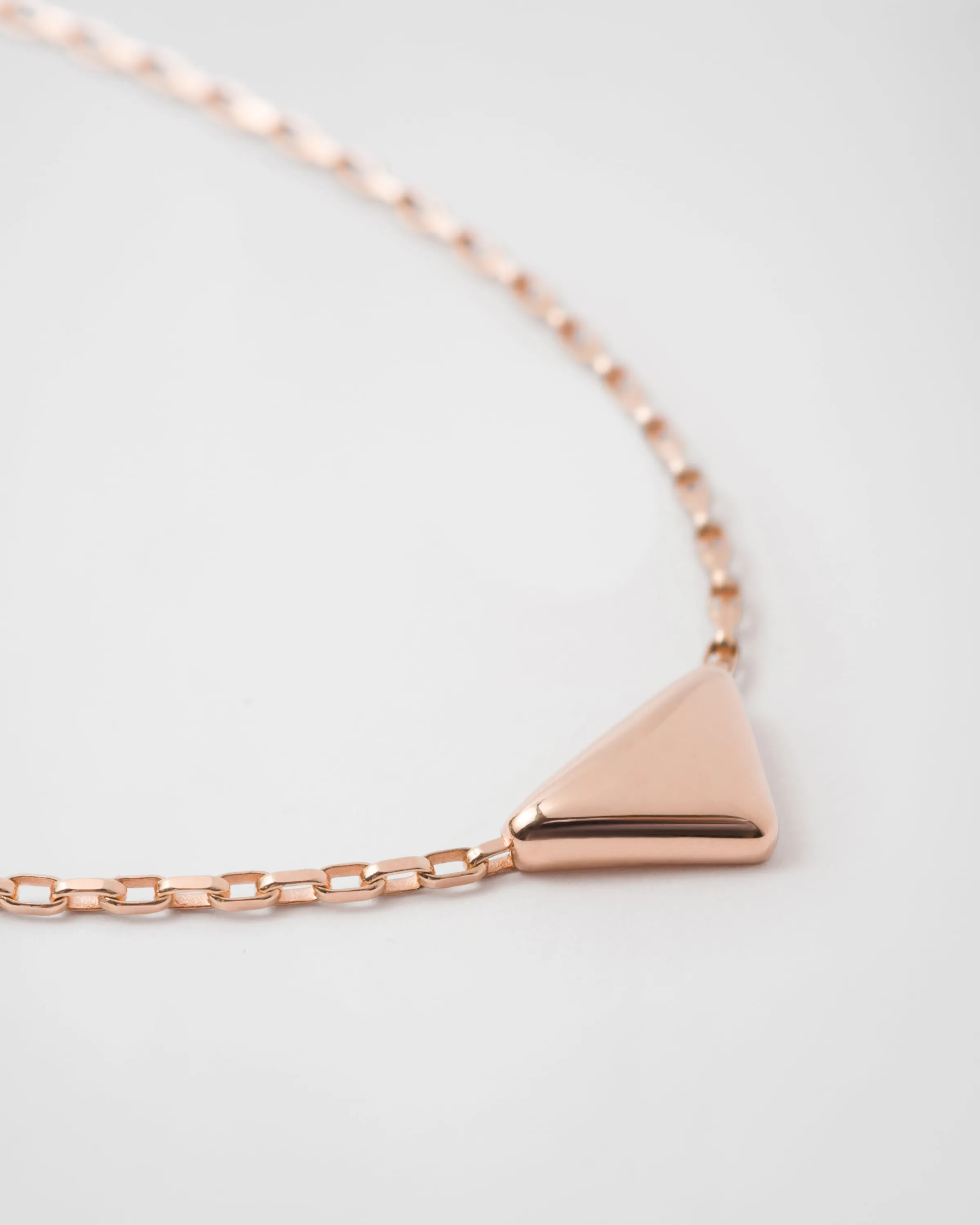Prada Collana Eternal Gold in oro rosa con mini triangolo pendente
