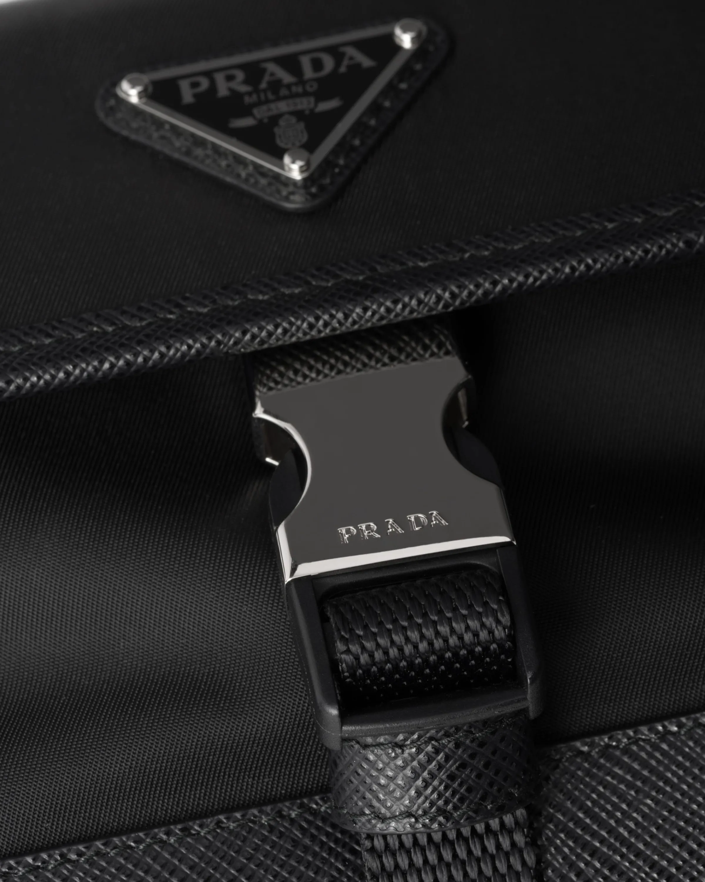 Donna Prada Porta smartphone in Re-Nylon e Saffiano